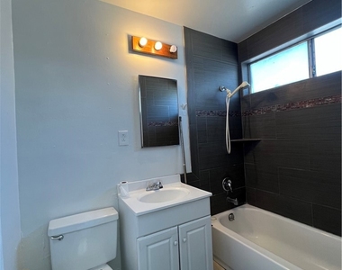244 W Mayfair - Photo Thumbnail 4
