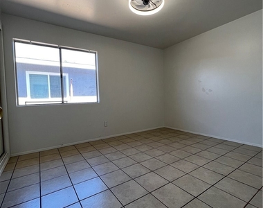 244 W Mayfair - Photo Thumbnail 3