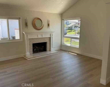 6437 E Calle Del Norte - Photo Thumbnail 1