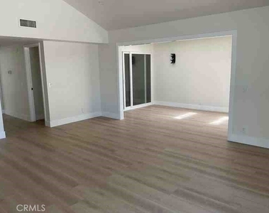 6437 E Calle Del Norte - Photo Thumbnail 2