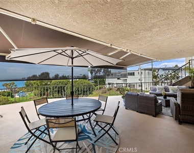 320 Encino Lane - Photo Thumbnail 2