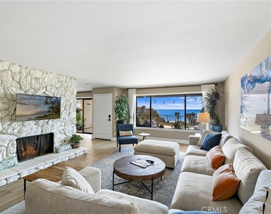 320 Encino Lane - Photo Thumbnail 8