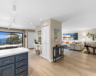 320 Encino Lane - Photo Thumbnail 11