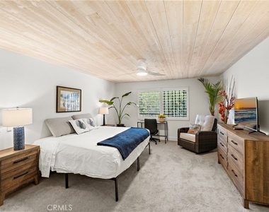 320 Encino Lane - Photo Thumbnail 18