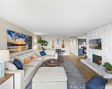 320 Encino Lane - Photo Thumbnail 6