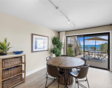 320 Encino Lane - Photo Thumbnail 12