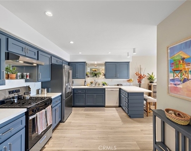 320 Encino Lane - Photo Thumbnail 9