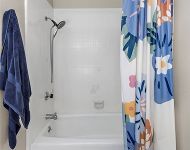 320 Encino Lane - Photo Thumbnail 32