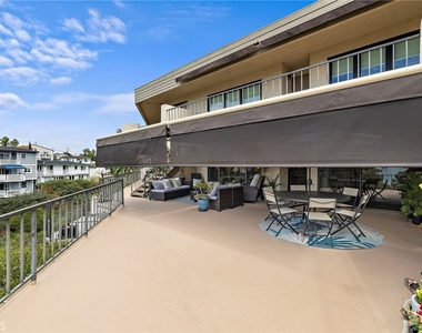 320 Encino Lane - Photo Thumbnail 1