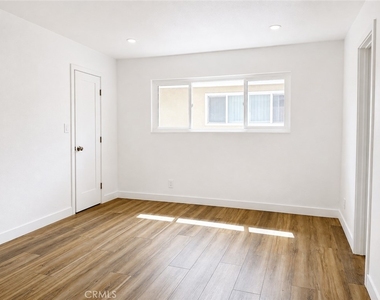 1040 El Camino - Photo Thumbnail 4