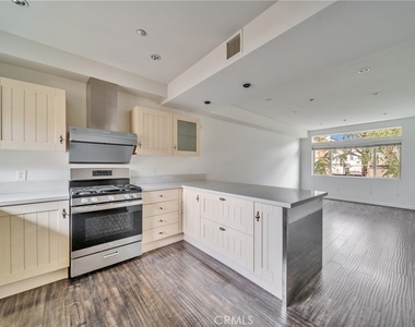 825 W Duarte Road - Photo Thumbnail 15