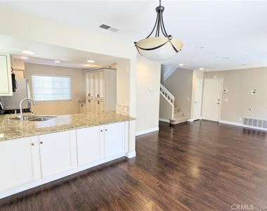 10 Santa Clara Street - Photo Thumbnail 2