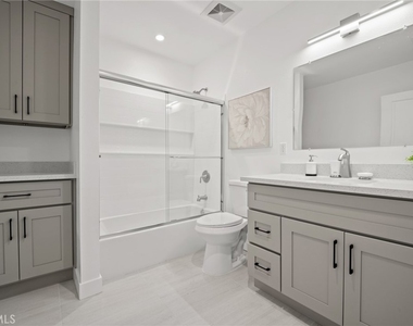 2620 W Olive Avenue - Photo Thumbnail 16