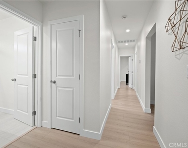 2620 W Olive Avenue - Photo Thumbnail 4