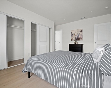 2620 W Olive Avenue - Photo Thumbnail 8