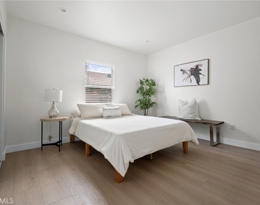 2620 W Olive Avenue - Photo Thumbnail 5