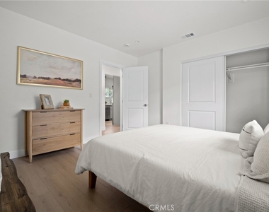 2620 W Olive Avenue - Photo Thumbnail 6
