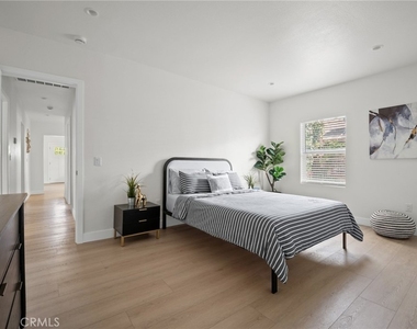 2620 W Olive Avenue - Photo Thumbnail 9