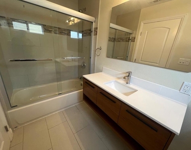 388 W Virginia Street - Photo Thumbnail 8