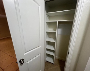 388 W Virginia Street - Photo Thumbnail 13