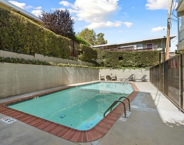 222 Laurel Street - Photo Thumbnail 9