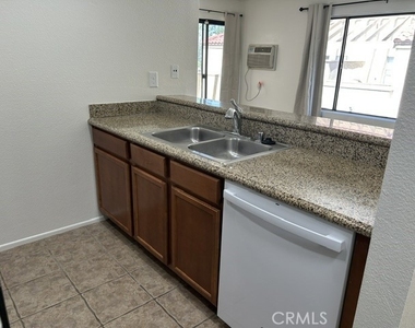 1136 W Blaine - Photo Thumbnail 2