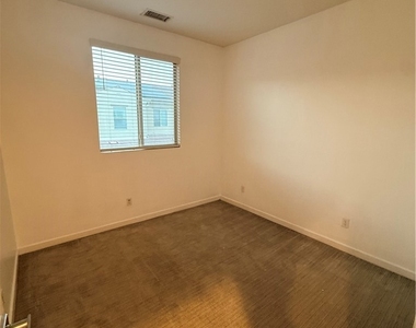 2625 Verna Drive - Photo Thumbnail 7