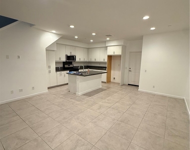 2625 Verna Drive - Photo Thumbnail 2