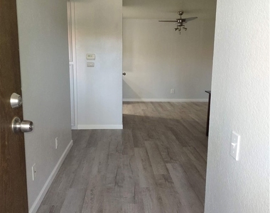 2810 N Arcadia Ct #202 - Photo Thumbnail 5