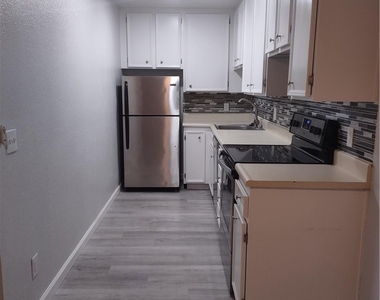 2810 N Arcadia Ct #202 - Photo Thumbnail 2