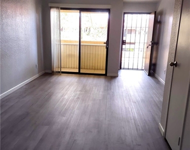 2810 N Arcadia Ct #202 - Photo Thumbnail 3