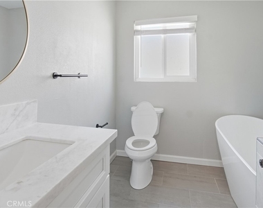 2367 Golden Avenue - Photo Thumbnail 13