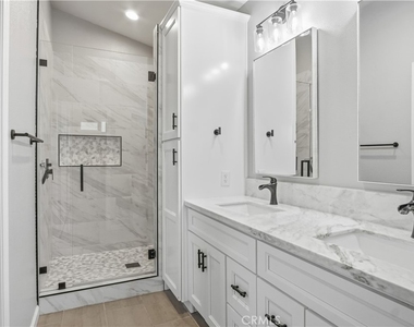 2367 Golden Avenue - Photo Thumbnail 10