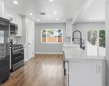 2367 Golden Avenue - Photo Thumbnail 5