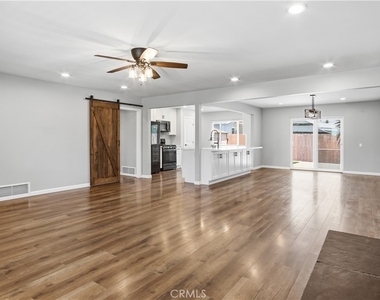 2367 Golden Avenue - Photo Thumbnail 3