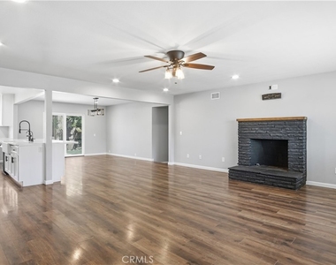 2367 Golden Avenue - Photo Thumbnail 2