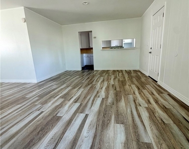 2075 Rialto Ave - Photo Thumbnail 8