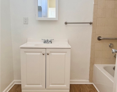 2075 Rialto Ave - Photo Thumbnail 4