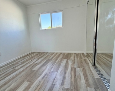 2075 Rialto Ave - Photo Thumbnail 6