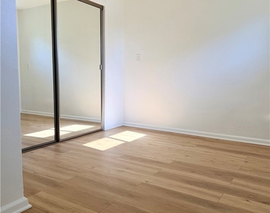 2075 Rialto Ave - Photo Thumbnail 5