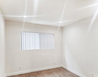 518 E Valencia - Photo Thumbnail 12