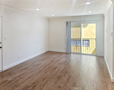 518 E Valencia - Photo Thumbnail 1