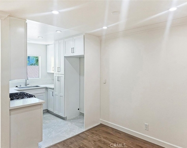 518 E Valencia - Photo Thumbnail 6