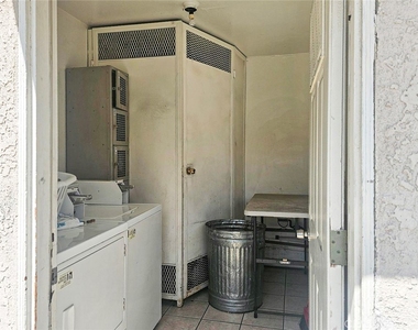518 E Valencia - Photo Thumbnail 16