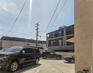 518 E Valencia - Photo Thumbnail 15
