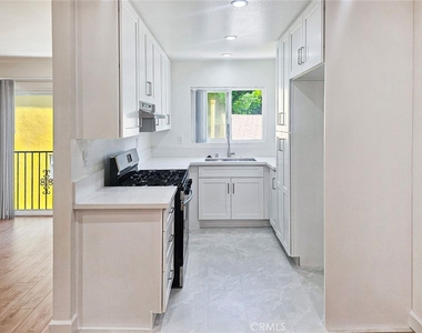 518 E Valencia - Photo Thumbnail 5