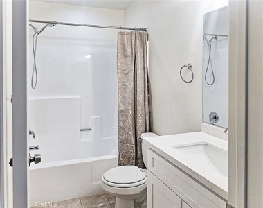 518 E Valencia - Photo Thumbnail 14