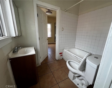 6325 S Figueroa Street - Photo Thumbnail 13