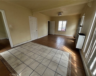 6325 S Figueroa Street - Photo Thumbnail 8