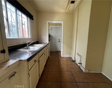 6325 S Figueroa Street - Photo Thumbnail 10